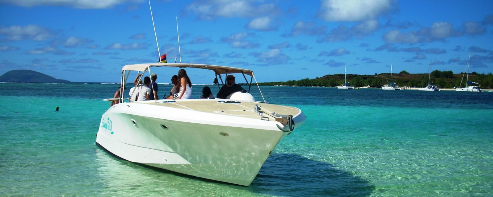 Exklusiv bei Oazure : mieten Sie ein Boot mit Skipper!