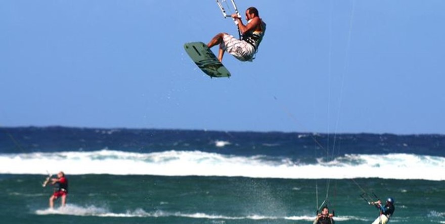 Come kite-surfing  in the warm waters of Mauritius!
