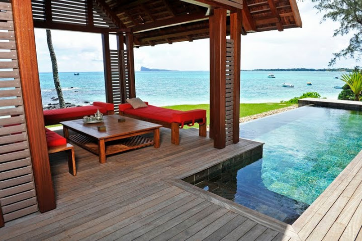 Treat yourself to a luxury villa in Pointe aux Canonniers!