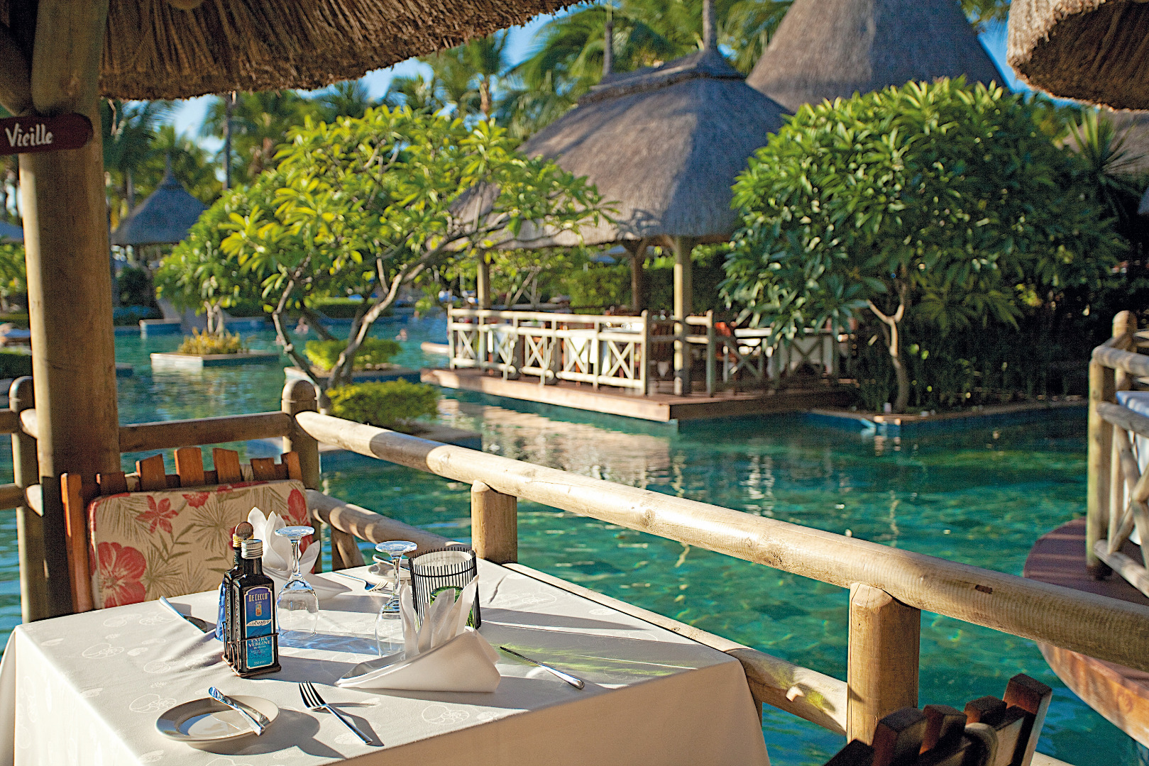 La Pirogue Hotel Sun Resort