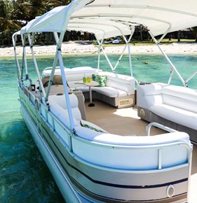 private boat trip mauritius Pontoon 5.jpg