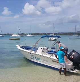 private boat trip mauritius Speedboat.jpg